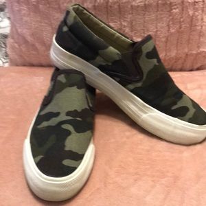 Camouflage slip bonds